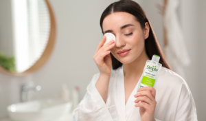 Nước tẩy trang Simple Micellar Cleansing Water hiệu của với mọi loại da